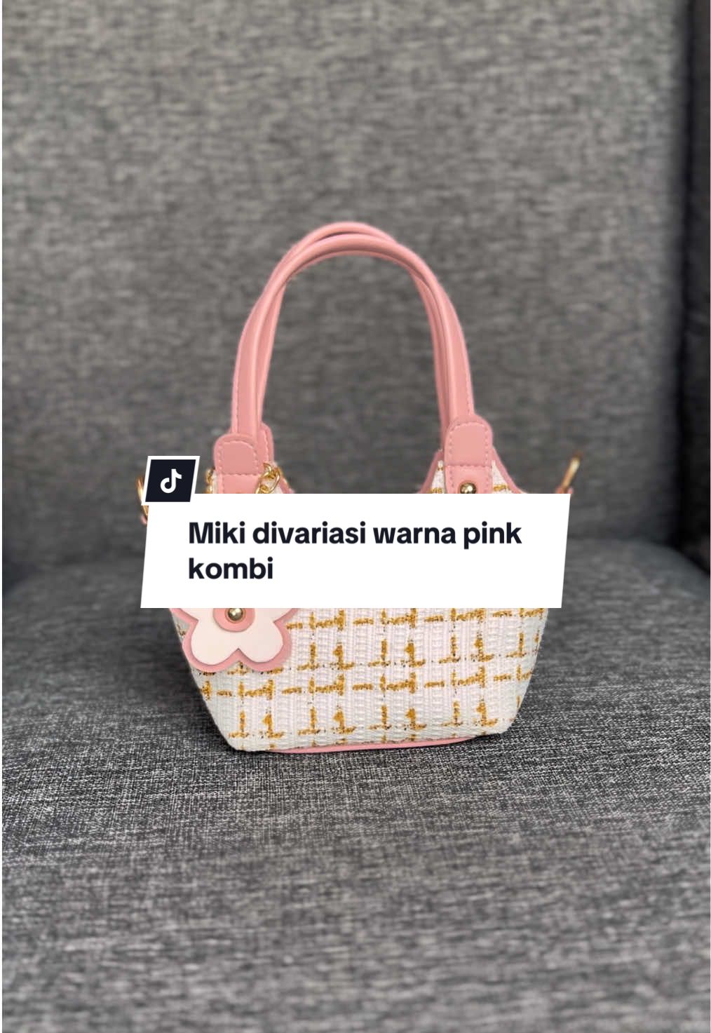 ✨Bikin gaya makin gemes bareng Tas Miki Slingbag! ✨ Desainnya cute, ukurannya pas, dan gampang dipadu-padankan sama outfit apa aja 💕 #taswanita #tascantik #tasmurahberkualitas #taskanvas #taskoreanstyle 
