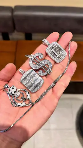 Hôm nay đeo gì? Rất nhiều mặt vàng trắng full kim moiss có sẵn tại shop #xuhuong #moissanite #tajewelry #trangsức #phongthuỷ 