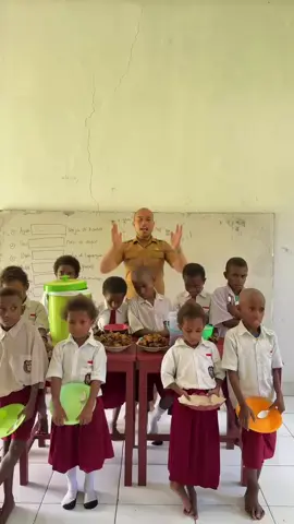 PICHE KOTA Berbagi RIZKI UNTUK Anak-anak SD NEGERI NIWERAWAR KABUPATEN SARMI PAPUA Terimakasih atas bantuannya pak guru @abdi_bewok TERIMAKASIH Tuan Muda @PICHE @milano.vigo.lakumali @picheverse.official  #PICHEVERS  #FYP  #BERBAGI ITU INDAH #PAPUA 