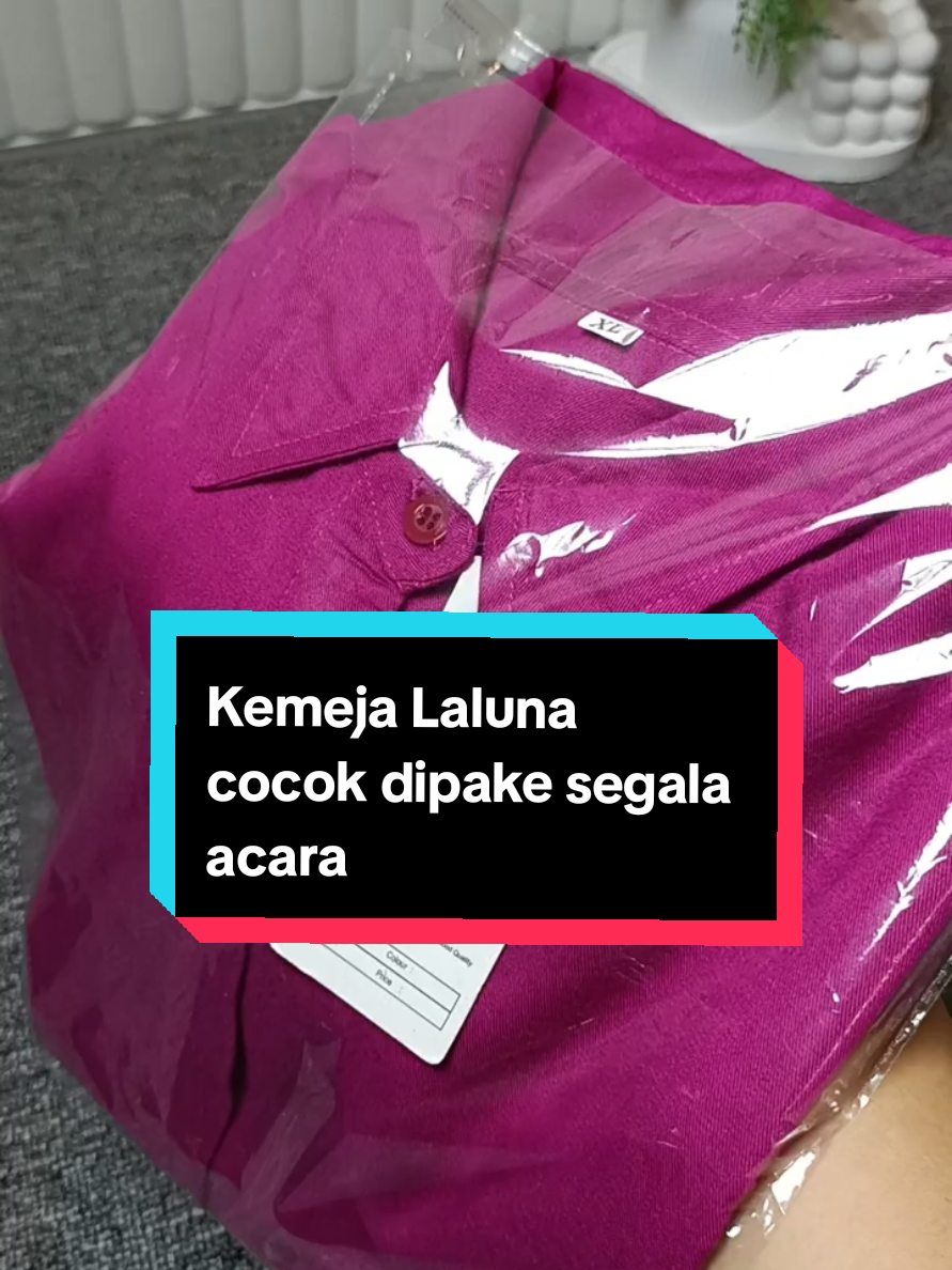 50rebuan dpet qualitas bahan Adem nyaman dipake seharian....😍minimal punya satu kemeja basic gini...cocok buat acara formal dan non formal #kemeja #kemejawanita #kemejarayon #kemejamurah #cuantanpabatas 