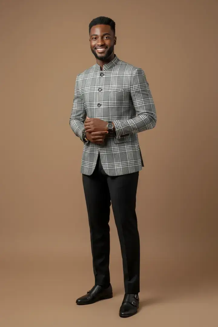 qui donne tout de suite un air de gentleman sa coupe ajoutée et son style soigné montrent que tu as le souci du détail . le pantalon noir crée le contraste parfait il met en valeur la veste et rend le tout plus net et moderne c'est l’ancre de la tenue       #styleafrochic #gentlemanmoderne #LookDuJour #fashionlnspiration #tenuehomme #modemasculine #carreaux #eleganza #outfitideas #lookelegante #viralvideos