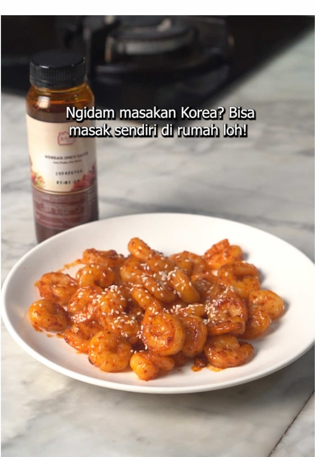 Gaperlu jauh-jauh ke Korea, sekarang kamu bisa bawa masakan khas Korea langsung ke meja makan rumah kamu! 🤩 Caranya? Langsung aja beli Boga Home Korean Spicy Sauce! 🌶️🇰🇷