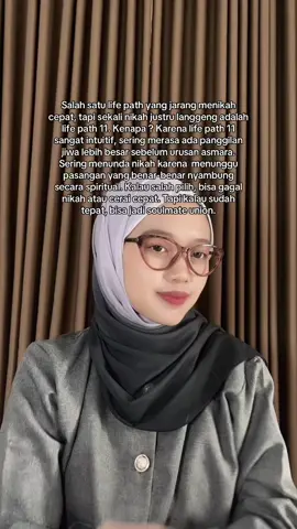 Kadang perjalanan cinta memang tidak seperti orang lain. Ada jiwa yang dipanggil untuk menunggu lebih lama, karena butuh pasangan yang sefrekuensi bukan hanya di hati, tapi juga di jiwa. ✨ Kalau kamu masih sendiri, jangan resah. Itu bukan berarti kamu tertinggal, bisa jadi semesta sedang menyiapkan hubungan yang lebih dalam, yang selaras dengan energi batinmu. Begitu waktunya tepat, pertemuan itu akan jadi rumah jiwa yang bertahan lama. 🤍 #lifepath11 #numerology #spiritualawakening #lifepath 