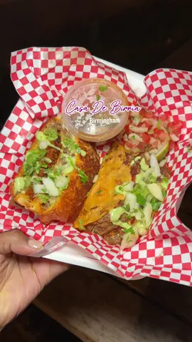 I visited @_casadebirria few days ago and what struck me the most was the fact that I had to wait for over 1 hour for my food. Nevertheless I appreciate and understand that this was a Mexican Independence Day where they had a lot of customers and have been informed that usual wait times last between 15-20 mins. Was the food nice? Yes, it absolutely was. If you are eager to try Birria Tacos then definitely give this a go😊 Honest review always x We had: 🌮Birria Fiesta Plate (2 Tacos and One Tostada)-£15 🍜Birria Ramen-£11 INVITE/PR #eatswithifeee #fyp #birminghamuk #casadebirria #birriatacos 