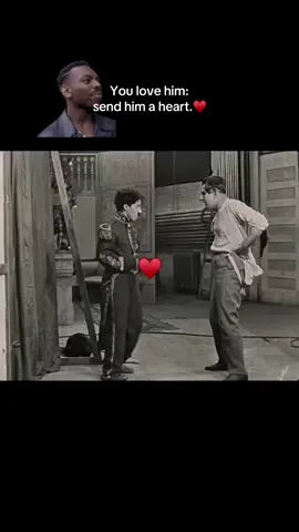 Danh sách các tác phẩm kinh điển của Hề Sác-lô (Charlie Chaplin), được sắp xếp thành số thứ tự rõ ràng: 	1.	The Kid (1921) – Bộ phim dài đầu tiên, nơi Chaplin kết hợp hoàn hảo giữa hài hước và bi kịch. 	2.	The Gold Rush (1925) – Tác phẩm với cảnh ăn giày huyền thoại, phản ánh giấc mơ và sự khốn khó. 	3.	The Circus (1928) – Bộ phim giúp Chaplin nhận giải Oscar danh dự. 	4.	City Lights (1931) – Một trong những phim lãng mạn cảm động nhất lịch sử điện ảnh, nổi tiếng với đoạn kết bất hủ. 	5.	Modern Times (1936) – Lời cảnh báo về sự tha hóa của con người trong xã hội công nghiệp hóa. 	6.	The Great Dictator (1940) – Bộ phim nói đầu tiên của Chaplin, với bài diễn thuyết nhân văn kêu gọi hòa bình. 	7.	Monsieur Verdoux (1947) – Câu chuyện châm biếm về một kẻ giết người hàng loạt, chứa đựng triết lý sâu cay. 	8.	Limelight (1952) – Khúc bi ca về một nghệ sĩ tàn lụi, lần hiếm hoi Chaplin và Buster Keaton cùng xuất hiện. 	9.	A King in New York (1957) – Lời phê phán xã hội Mỹ và chủ nghĩa McCarthy. 	10.	A Countess from Hong Kong (1967) – Bộ phim cuối cùng của Chaplin, có sự tham gia của Sophia Loren và Marlon Brando. ⸻ #trending #foryou #fyp #foryoupage #viral 