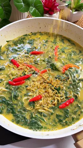 Ondeh mandeh enaknyaa !! Dahla pokoknya wajib masak nasi yg banyak kalau udh masak ini 😍🥰 yuk cobain juga dirumah ya Daun Singkong Masak Santan Bahan : 1 ikat daun singkong  1sdt Baking soda / Baking powder juga bisa (Rebus sebentar lalu tiriskan dan peras , aku bilas air mengalir ) 1btg Serai 1ruas Lengkuas 700ml Santan (dari 1/2 bagian kelapa) Jengkol rebus (optional ) 50gr Ikan teri medan , goreng  Cabe rawit utuh sesuai selera Garam , Gula pasir , kaldu bubuk secukupnya Haluskan : 6 Bawang merah 2 Bawang merah 2cm Jahe 2sdm Udang kering 4 Cabe merah Cabe rawit sesuai selera 50ml Air Cara masaknya simak divideo ya  🫕 cookware by @gohappyofficialstore @valryofficial VALRY ELEGANY WOK PAN 28 cm Panci Wok Pan Anti Lengket Untuk Masakan Mewah ✅Ketebalan 3mili ( 2x lipat lebih tebal dr panci lain) ✅Gagang terbuat dari bakelite ✅Lapisan anti lengket white marble ✅3 Food grade tidak mengandung bahan kimia ✅Ringan mudah-digunakan ✅Tidak meninggalkan bau pada makanan ✅MOTIF garis mewah #daunsingkong #resepsimple #masakansimple #panciantilengket #fyp 