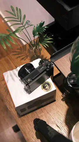 📸 Sony ZV-E10 + kit 16-50mm ✨ Tình trạng: Like new, ngoại hình đẹp 99% 💡 Máy quay vlog & chụp ảnh linh hoạt, màn hình xoay lật, lấy nét nhanh, quay 4K sắc nét. 💰 14.500.000 #SonyZVE10 #MayAnhSony #VlogCamera #MayAnhCu