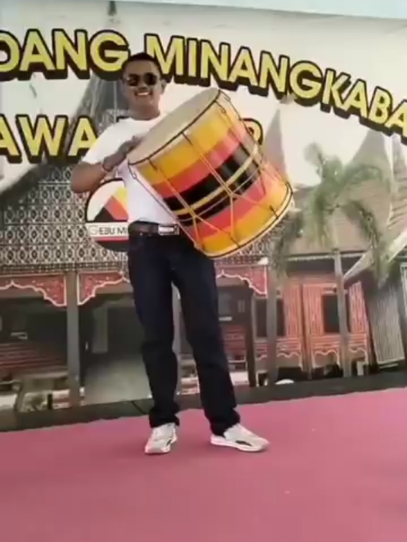 Diluar galak didalam manangih #tiktok #laguminang #trendingtiktok #minangtrending #batambue 