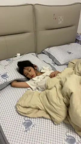 Có ai ngủ mà mắt mở vậy không 🤣 #xuhuong #trending 