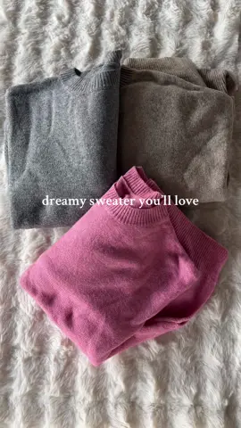 Super warm, soft and thick, must have sweater for this fall/winter #sweater #crewnecksweatshirt #sweaterweather #sweaterseason #fallfashion