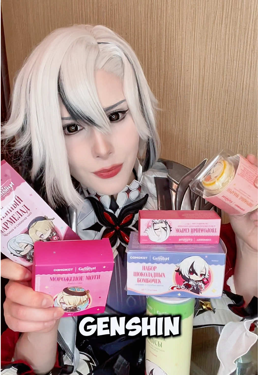 На что еще сделать обзор? #GenshinImpact #arlecchino #геншинимпакт #cosplay #самокат