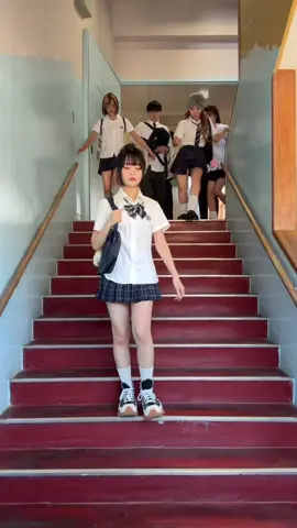 みんなが見てる！階段走っちゃだめ！ @🌸桜🌸 @中島 結音（ゆのん） @あみか🦄✨@フォーエイト @おさき🤷‍♀️ @ウンパルンパ @伊吹とよへ 