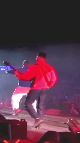 A ieșit primul meu concert filmat pe YouTube. Îl găsiți pe canalul meu Satoshi. 