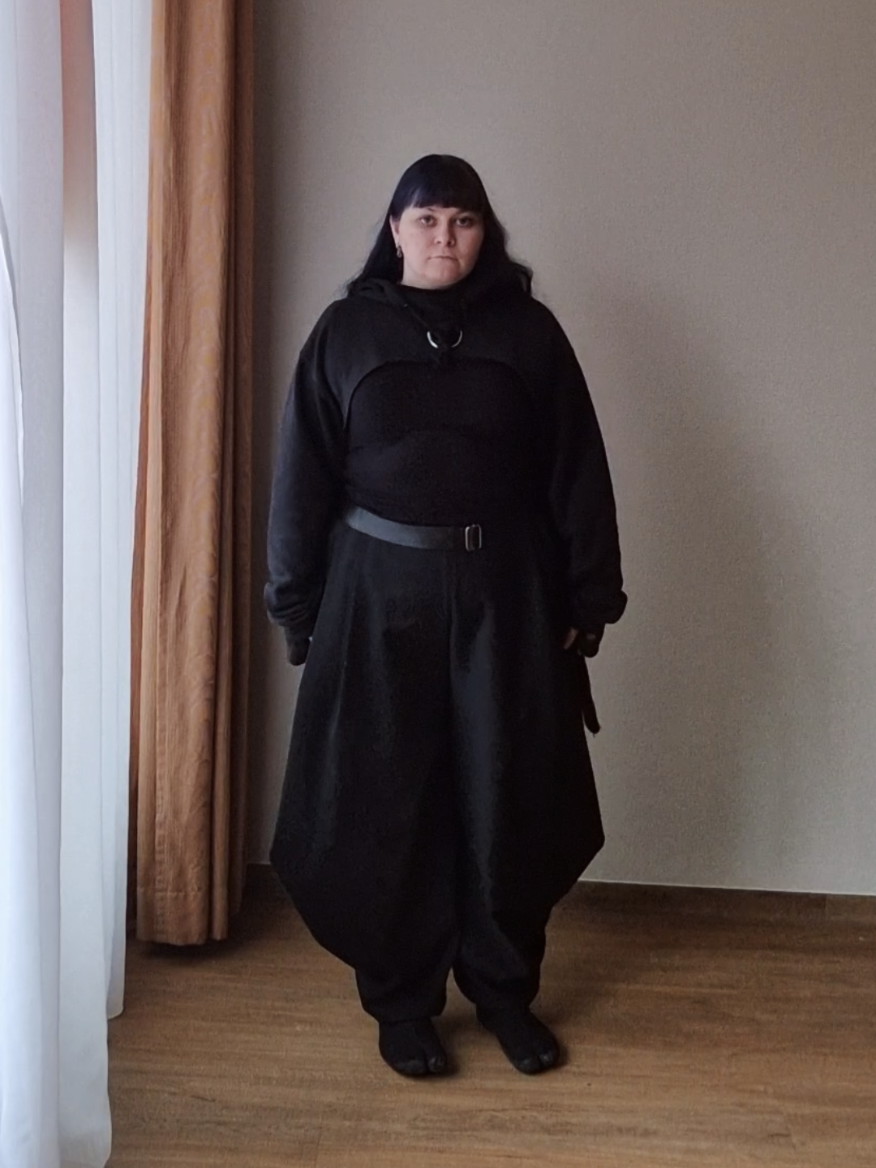 comfy outfit today with my selfmade pants 🥰 sewing pattern by @Shannon✨ 🔥🔥🔥 #alternativegirl #plussizefashion #midsizefashion #midsize #tabishoes 