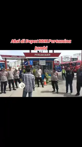 Beberapa poin tuntutan aksi, salah satunya meminta penghentian pendistribusian BBM melalui transportir Jefri Abidin A.B, karena dugaan penyelewengan sudah terlihat jelas berdasarkan dokumentasi yang beredar di media. “Jika aspirasi ini tidak digubris di Jambi, maka kita akan mendatangi langsung Kementerian BUMN di pusat untuk menyampaikan hal ini kepada Menteri BUMN,” tegas Amri. Diketahui, di bawah kepemimpinan H, sejumlah persoalan BBM bersubsidi di Jambi sempat mencuat, mulai dari penangkapan oleh anggota BAIS, penjualan BBM di gudang yang sopirnya kabur, hingga kini munculnya transportir baru yang disebut-sebut melakukan penyelewengan. Amri berharap Menteri BUMN dapat segera menindaklanjuti persoalan ini dan menerima kajian aspirasi yang dinilai sudah nyata berdasarkan investigasi lapangan. #fypシ  #bacahukum 