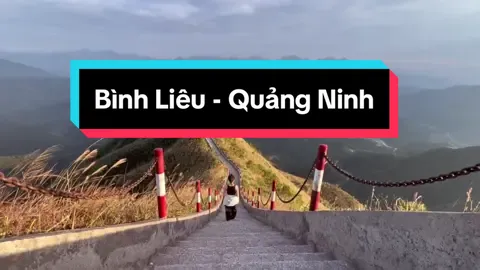 Mình thật là nhỏ bé giữa thế giới bao la 😍 Tới này tháng 10 em có tour Bình Liêu, cả nhà cùng đi săn hoàng hôn tại mảnh đất biên viễn với em nhaa #binhlieu #binhlieumuacolau #binhlieuquangninh 
