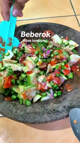 Beberok di makan pakai nasi anget tambah telur dadar sama tempe goreng emang paling nikmat🥰 #fyp #masakanrumahan #sasaklombok #fyppppppppppppppppppppppp 