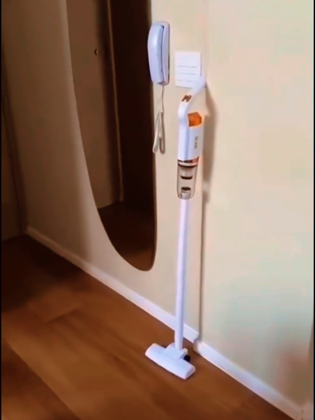 ✨ Aspirador de Pó Sem Fio Portátil 2 em 1 ✨ Praticidade na palma da sua mão! Compacto, leve e recarregável via USB, ideal para casa ou carro 🚗🏠. Aspira pó e sujeiras leves com eficiência. 👉 Garanta o seu agora! Link na Bio. #AspiradorSemFio #Portátil2em1 #achadinhosdashopee #fy #aspirador 