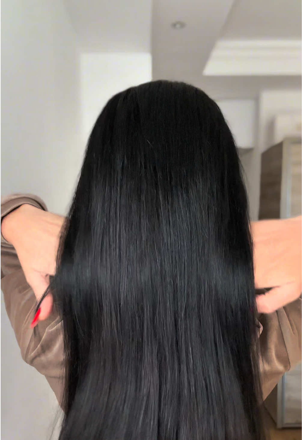Încercând să scap de culoarea neagră, părul a suportat nu tocmai cele mai bune consecințe !!  Este foarte uscat, și fragil !! Să îi păstrez un aspect sănătos folosesc acest complex reparator pe bază de uleiuri de argan, jojoba și vitamina E. 😍✨rezultatul este vizibil imediat !!! #recomandari #parsanatos #hairtips 