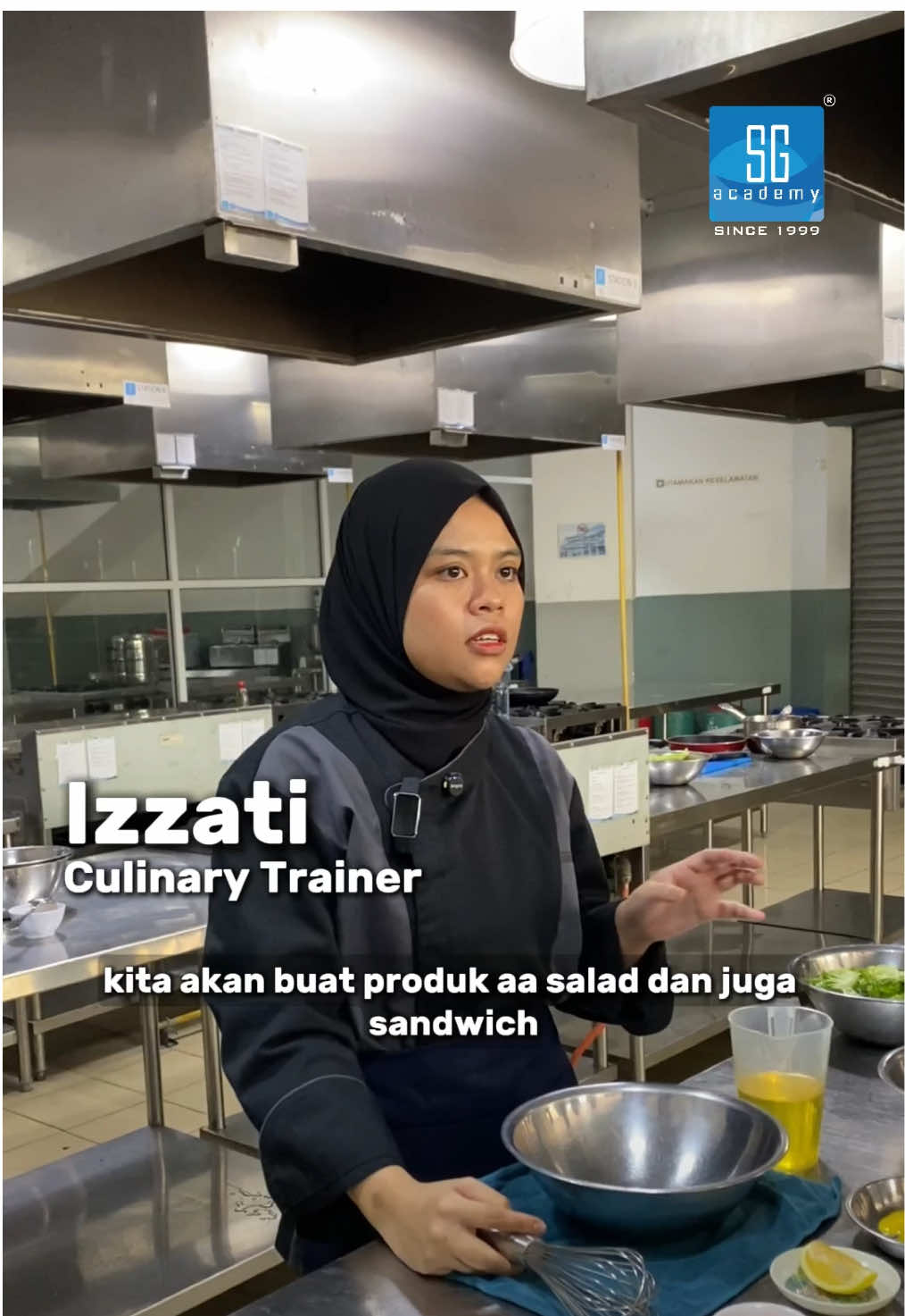 Miss Izzati tunjukkan step-by-step cara menyediakan mayonis homemade 🥚🥄 Ilmu kulinari di SG Academy memang lengkap, dari asas hingga ke tahap pro! 👨‍🍳✨ #SGAcademy #TVET #TVETMalaysia #IngatTVETIngatSG