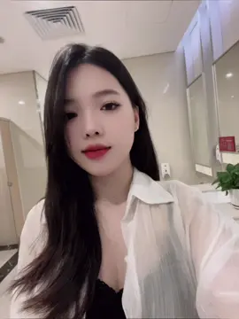 Đời này có gì đâu, vừa quay lưng lại đã thành quá khứ 😁 #ngbexiuxiu #xhuong 