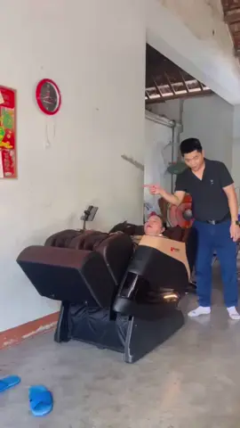 ⚠️ Gai cột sống không hề đơn giản… 😌 Không chỉ là vài cơn đau lưng thoáng qua, bệnh lý này có thể khiến bạn đau nhức dữ dội, xoay người cũng khó khăn. 👉 Điều đáng lo là những ai ngồi lâu, ít vận động, thường xuyên mang vác nặng hoặc bước qua tuổi 40 đều rơi vào 