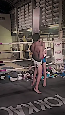 เต็ม10ให้7พอค่ะ เจ็ดว่าดัดดดด ิิ 😛 #yodphettho #ค่ายมวยบูมเด็กเซียน 