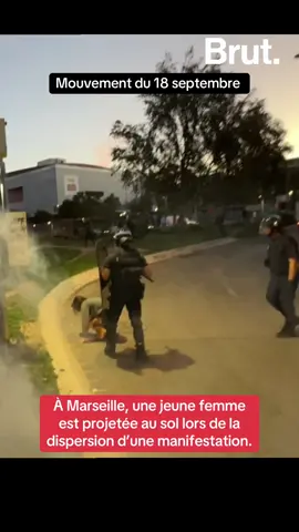 À Marseille, une jeune femme est projetée au sol lors de la dispersion d’une manifestation. Au moins 22 interpellations dans la ville après plusieurs rassemblements dans la ville ce matin avant le départ d’un cortège dans le calme en cours actuellement. 