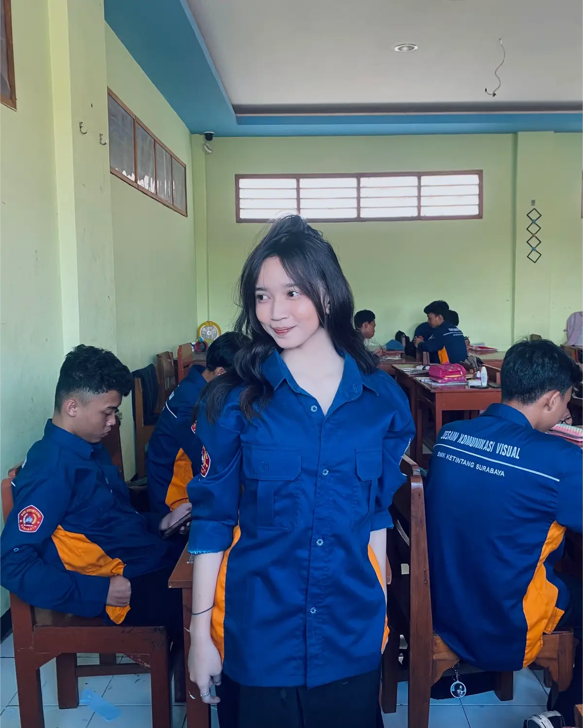 ikan hiu makan tomaaat🤬 #4u #xyzbca #surabaya24jam #smkketintangsurabaya #fypシ 