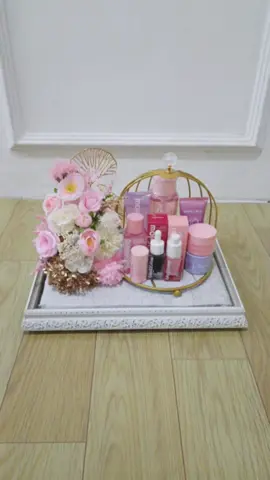 Gak nyesel sih beli rak sangkar ini, karena bikin seserahanmu terlihat lebih mewah .. #seserahanpernikahan #seserahanmakeup #rakmakeup #rakmakeupmurah #modalkontendoang 