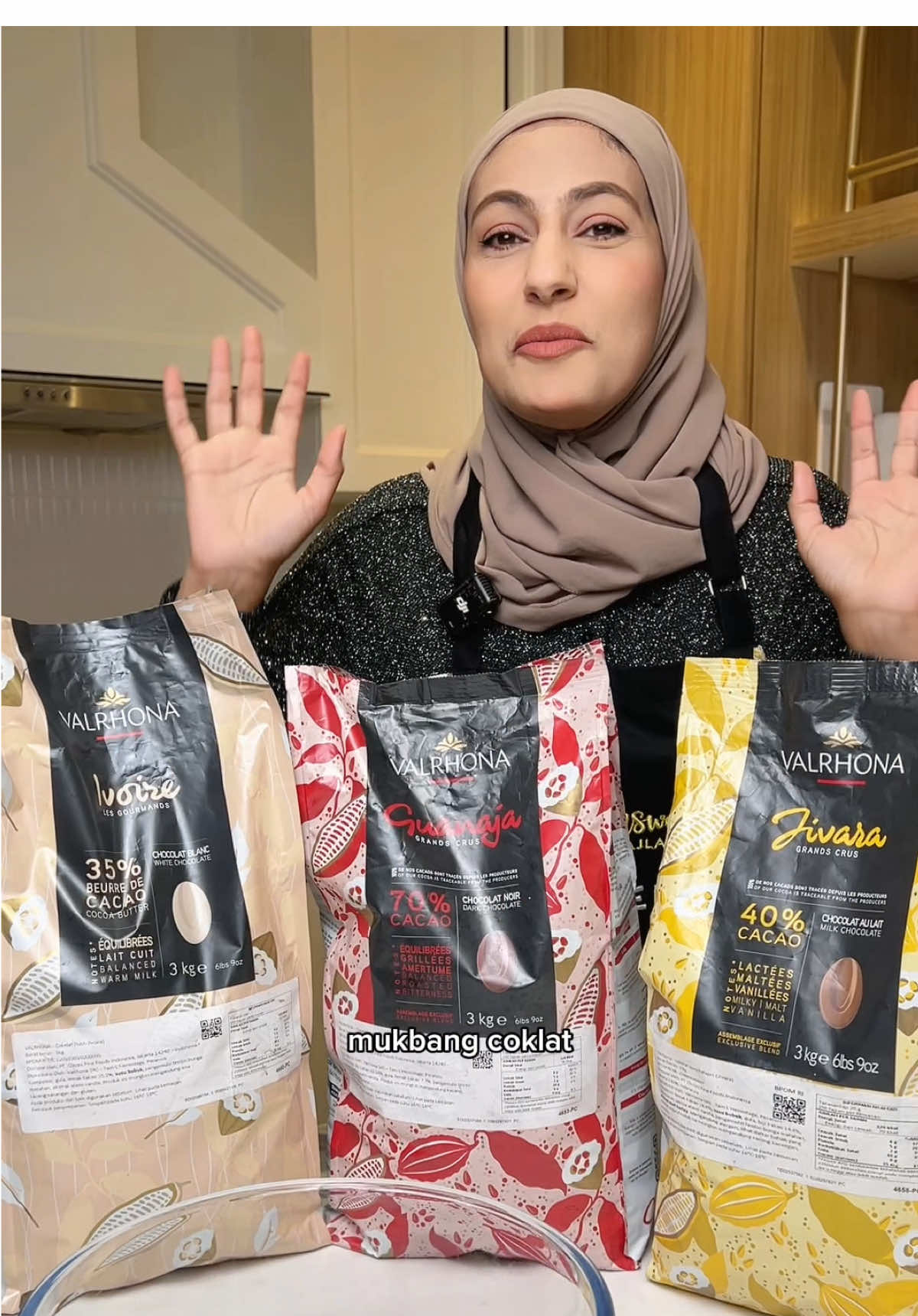 Ngemil Valrhona coklat 4jutaa, siapa yang mauuu ?? 😚