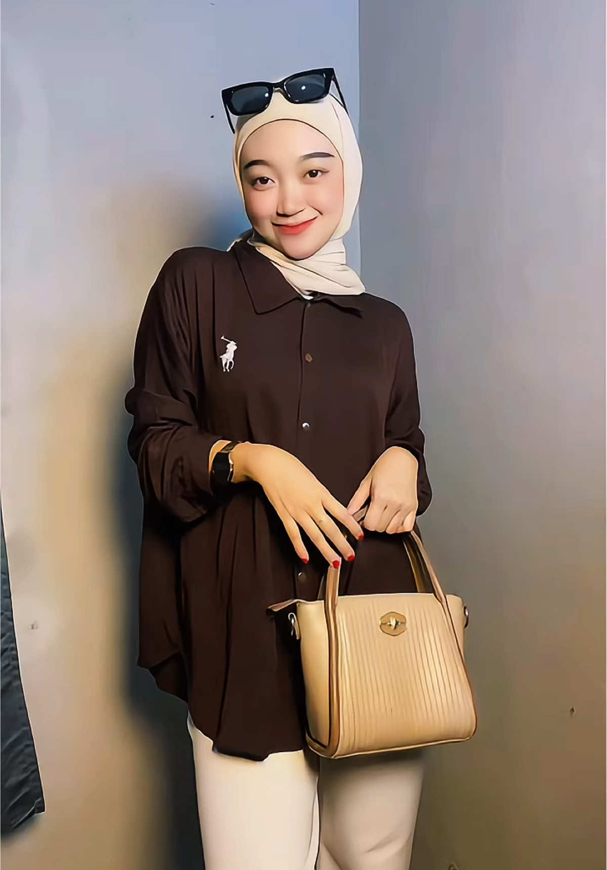 Siapa yg udah punya kemeja basic bordir ini?!👋🏻😚 #kemejabordir 