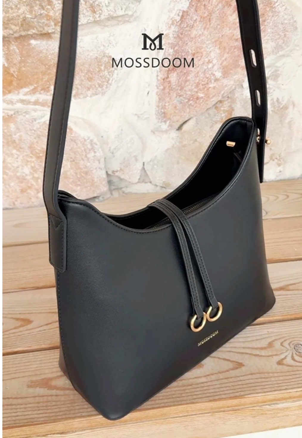Simple yet captivating 💫 The Raellyn Bag is that one piece you’ll keep reaching for, day after day. #MossdoomIndonesia #TimelessElegance #WIBGajian #GAJIHIRING #MOSSDOOMDAY 