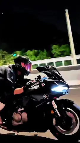 Mưa gió không ngần - Chỉ sợ xe hết xăng! Team 'máy khô là máy buồn' đâu? 💦#muabaoto #bikervietnam #khoikhang 