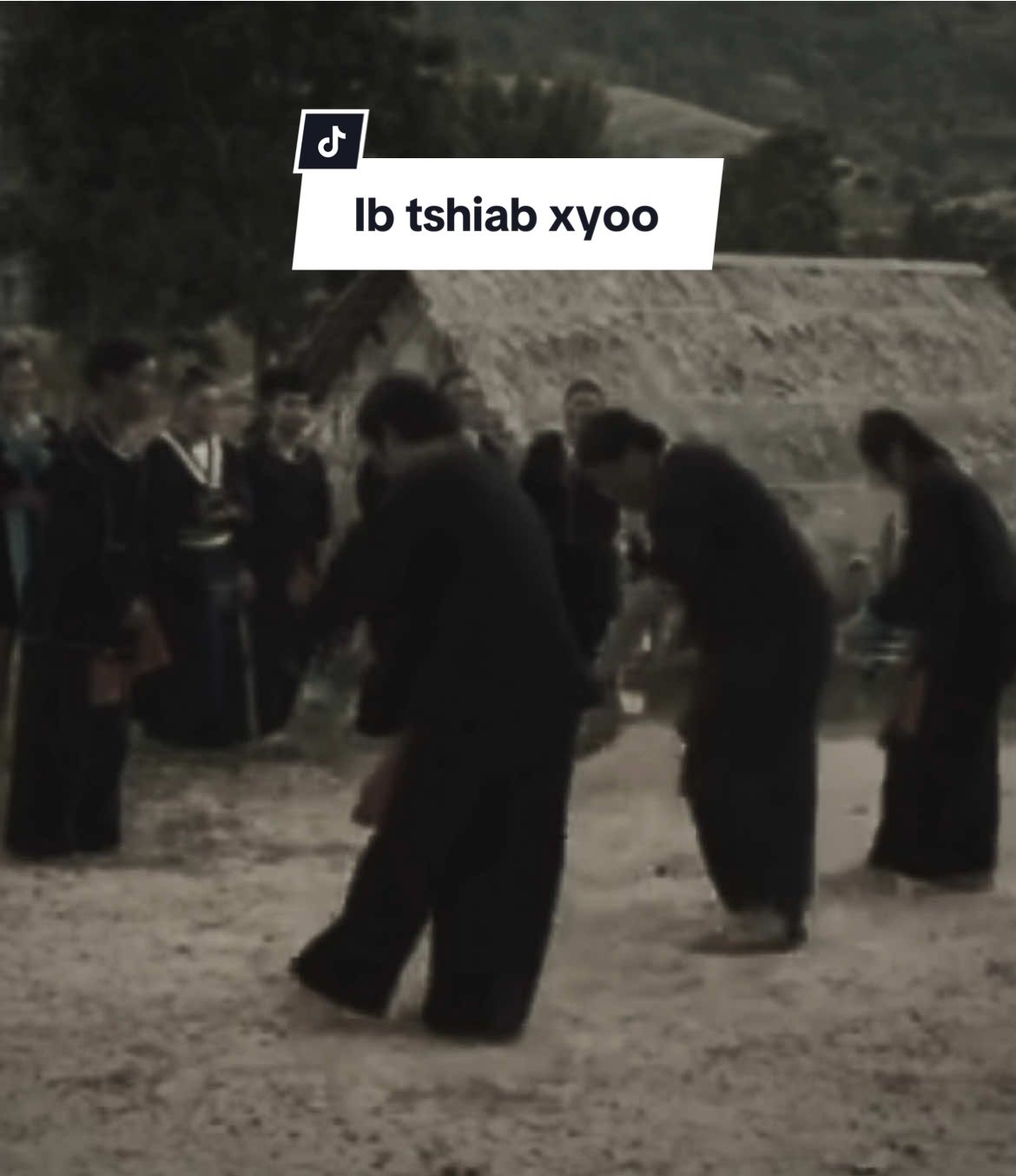 Thổi khèn Mông giữa núi rừng – Giai điệu cổ xưa lưu giữ hồn dân tộc. 	#KhènMông #NhạcDânTộc #ThổiKhèn #CổXưa