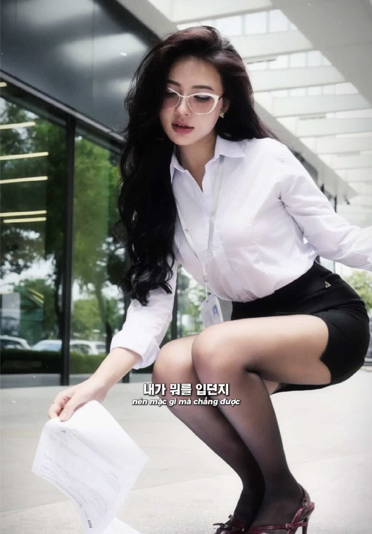 Cổ và một mớ sì chét công việc #clmedia #celebnetwork #thuky #secretary #miniskirt