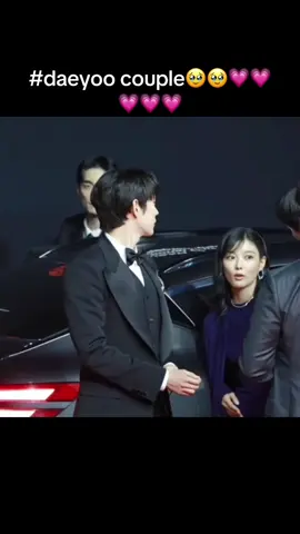 They are so cute I can’t 😭😭😭😭😭.    #fyp #kdrama #kimyoojung #kimyoungdae #dearx #biff2025 #tving #daeyoo 