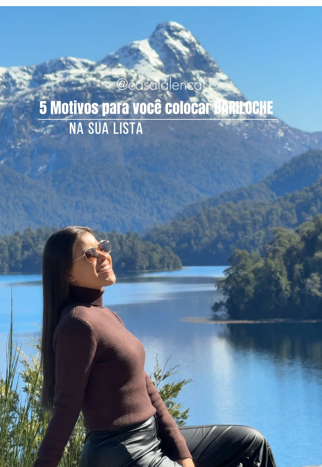 5 motivos para você colocar Bariloche na sua lista de viagem! 1º, destino próximo do Brasil. Em alta temporada tem voos direto, mas para quem quer economizar o mais recomendado é pegar o primeiro voo até Buenos Aires, e o segundo de BA até Bariloche, encontramos preços a partir de R$127,00 por pessoa! 2º, Com apenas sua carteira de motorista do Brasil você consegue alugar um carro, e conhecer uma das estradas mais lindas que você vai ver na vida! A famosa Ruta 40 parece um quadro, são 110 km de belezas únicas! 3º, Esse é um dos destinos mais procurados pelos brasileiros para ver neve pela primeira vez, e indicamos! 4º, É um País ideal para ser como primeira viagem internacional, tanto pela proximidade, como também pela facilidade na comunicação, com o portunhol a gente se vira muito bem! 5º, É um país que a gente come bem e não custa muito caro. Preços semelhantes ao do Brasil! Eai, Bariloche está na sua lista de viagem ? #bariloche #argentina #patagonia #viagem #dica