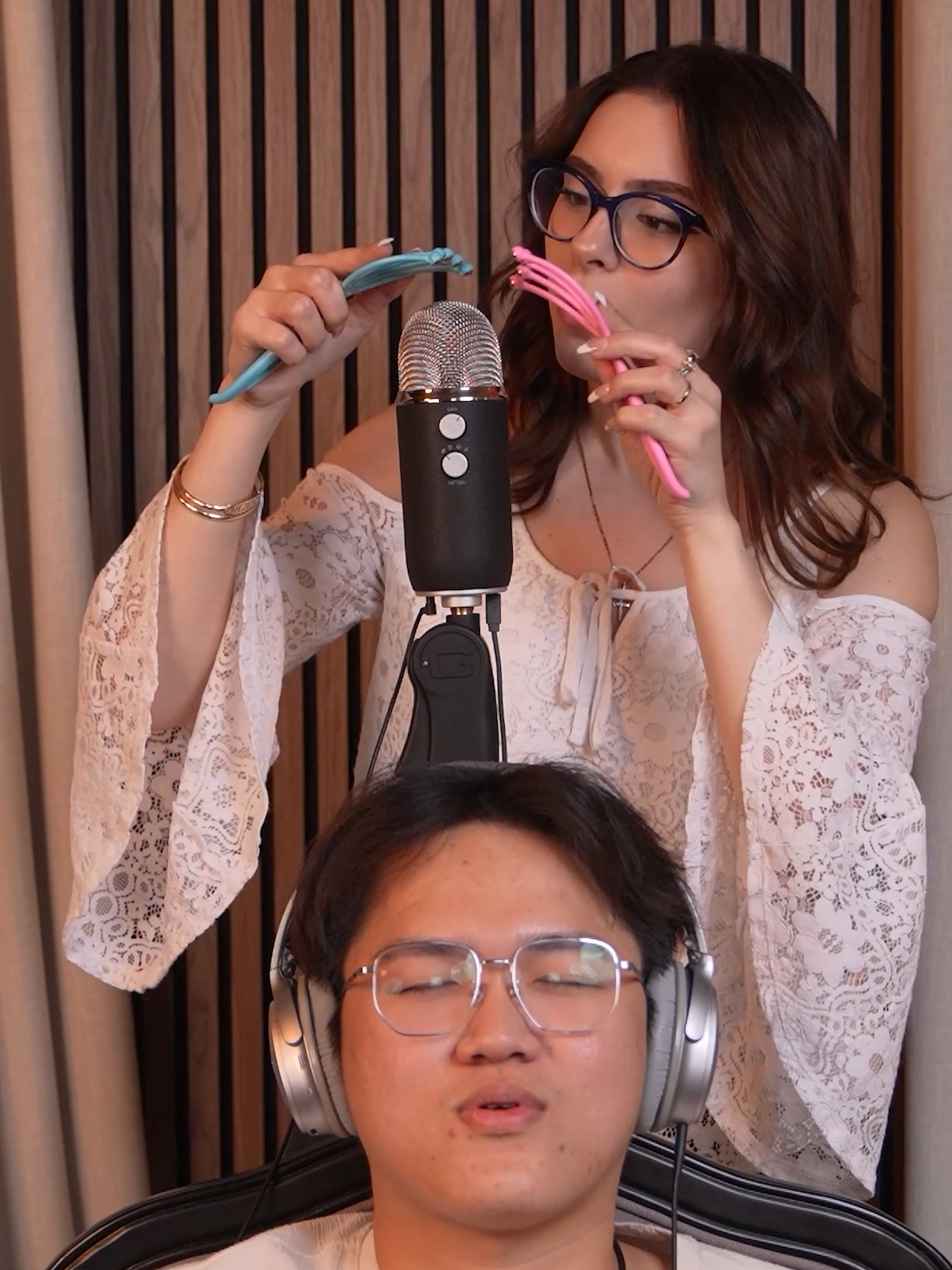 Celaine ASMR gives me ASMR #dongasmr #asmr @celainesasmr