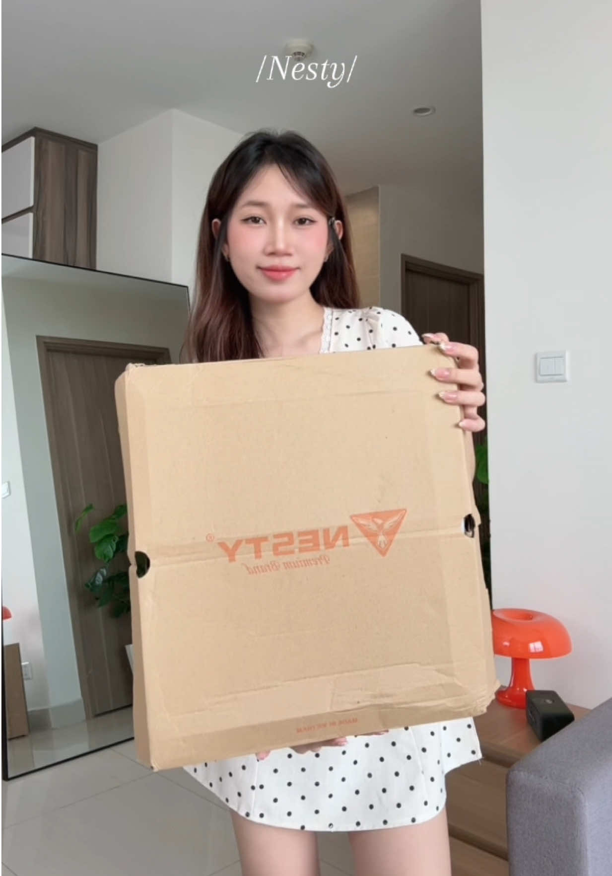 Túi đựng cả thế giới của em nè 😻 #xuhuong #cheangthichmacdep #outfitoftheday #OOTD #nesty 