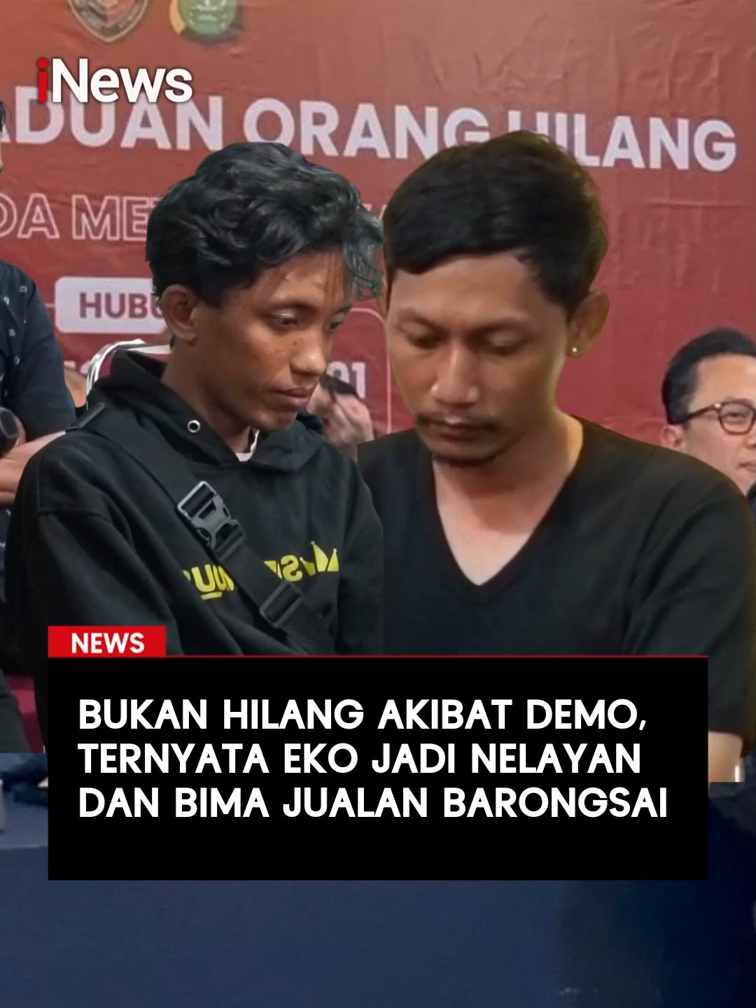 Polda Metro Jaya berhasil menemukan dua orang yang sebelumnya dilaporkan hilang, yaitu Bima Permana Putra (BPP) dan Eko Purnomo (EP). Bima ditemukan di Malang, Jawa Timur, saat berjualan mainan barongsai di Klenteng Eng Ang Kiong, Rabu (17/8/2025). Sementara itu, Eko ditemukan di Kuala Jelai, Sukamara, Kalimantan Tengah, di mana ia bekerja sebagai penangkap ikan. Kini, keduanya sudah dihadirkan di Polda Metro Jaya. Baca selengkapnya di sini:  https://www.inews.id/news/nasional/penampakan-eko-purnomo-dan-bima-usai-dilaporkan-hilang-saat-demo-agustus #PoldaMetroJaya #OrangHilang #RicuhJakarta #BimaPermanaPutra #EkoPurnomo #KontraS