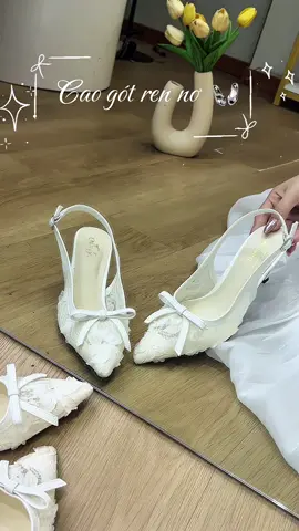 Giày ren lưới hoa xinh lắm ạ. Có đủ 1-7-9p nha chị em #giaycaogot #chidepstore #giayrenhoa #giayhoa #giayhoahong  