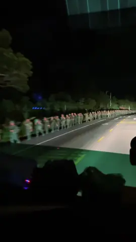 Chú bộ độ của em. Đầu đội mũ sao vàng. Chú hành quân thật nhanh. Giữ yên bình đất nước!❤️❤️❤️