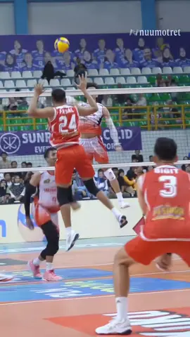Hendra Kurniawan, Middle Blocker Andalan Voli Indonesia #hendrakurniawan #voliindonesia #proliga #timnasvoli #fyp 