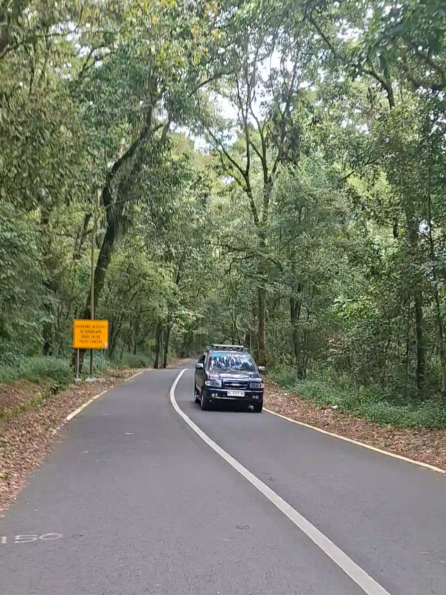 Jembatan cangar kalau menjelang sore vibesnya mulai terasa. #padahariini🤗🤗🤗  #jalanjalan #cangar #langitmendung  #batumalang 