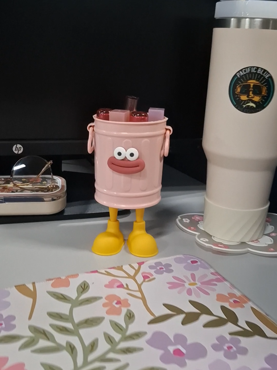 desk organizer for your pens, make up brush at kung ano pa trip mong ilagay #penholder #deskorganizer #brushholder 