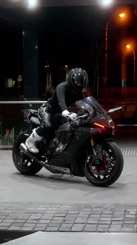 🖤🖤 #motorcycle #bikergirl #yamahar1 #viral #trend 