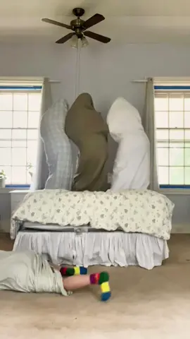 who gave them blankets 😆😆#funny #prank #scare #funnyvideos #foryou 