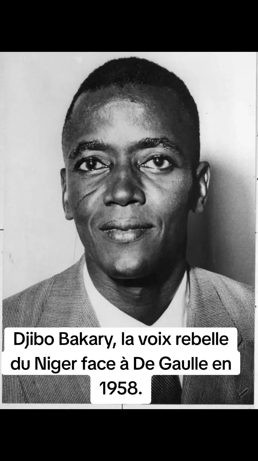 En janvier 1958, Djibo Bakary occupe le poste de Président du Conseil de gouvernement du Niger, à la veille d’un tournant décisif de l’histoire du pays. Leader du parti Sawaba, il s’illustre par son engagement en faveur d’une indépendance totale et immédiate, refusant toute compromission avec la France. À l’occasion du référendum du 28 septembre 1958, il mène campagne pour le « NON » à la Communauté française, défiant directement le général de Gaulle et les forces coloniales.#DjiboBakary #Niger  #HistoireAfrique#nigertiktok🇳🇪🤭🌹laisse💟❤️ 