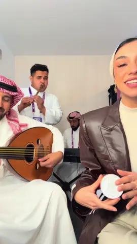 واضح الأغنية عالقة معانا بشكل مو عااادي